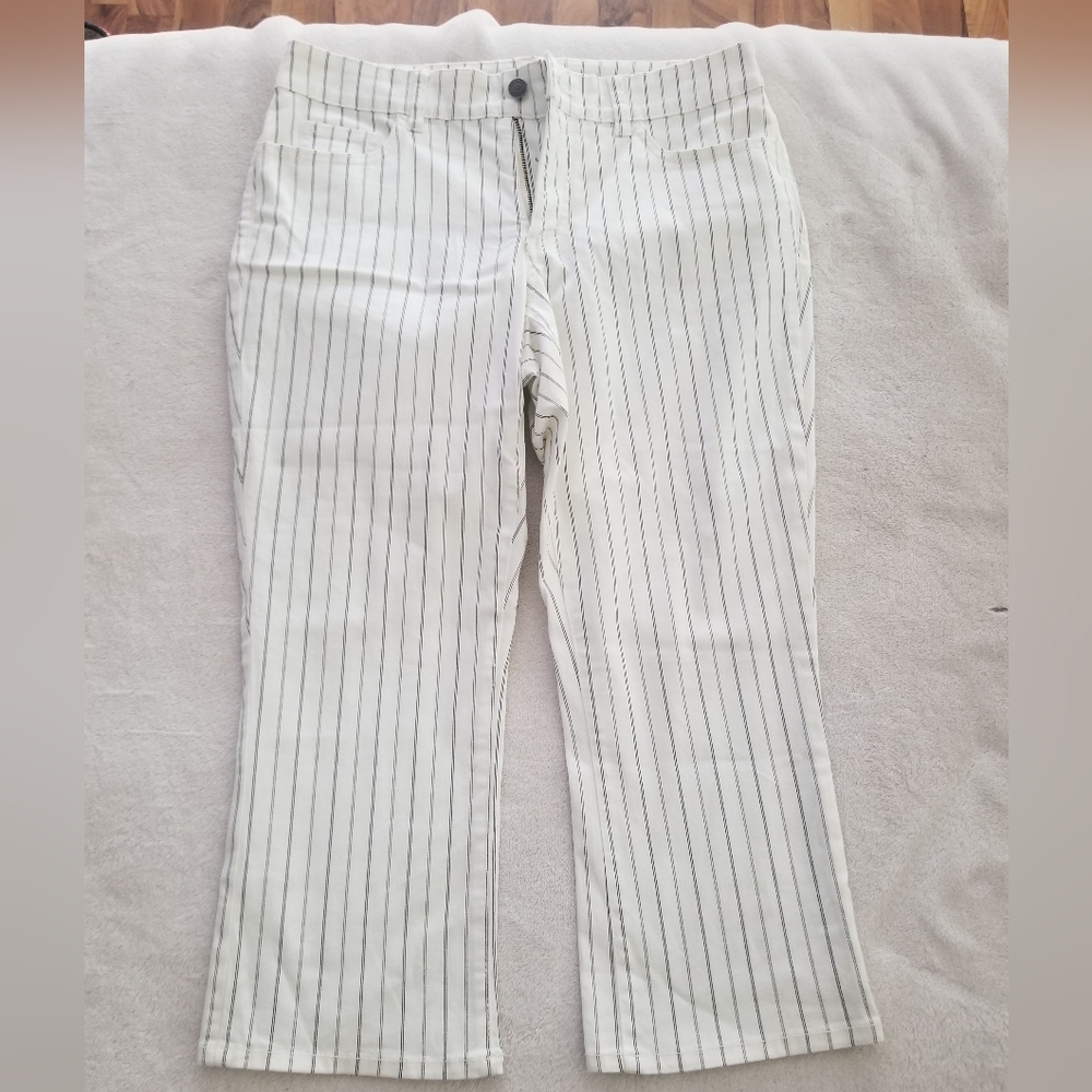 B2G1 GUC womens Chaps relaxed fit stretch capri jeans pants striped